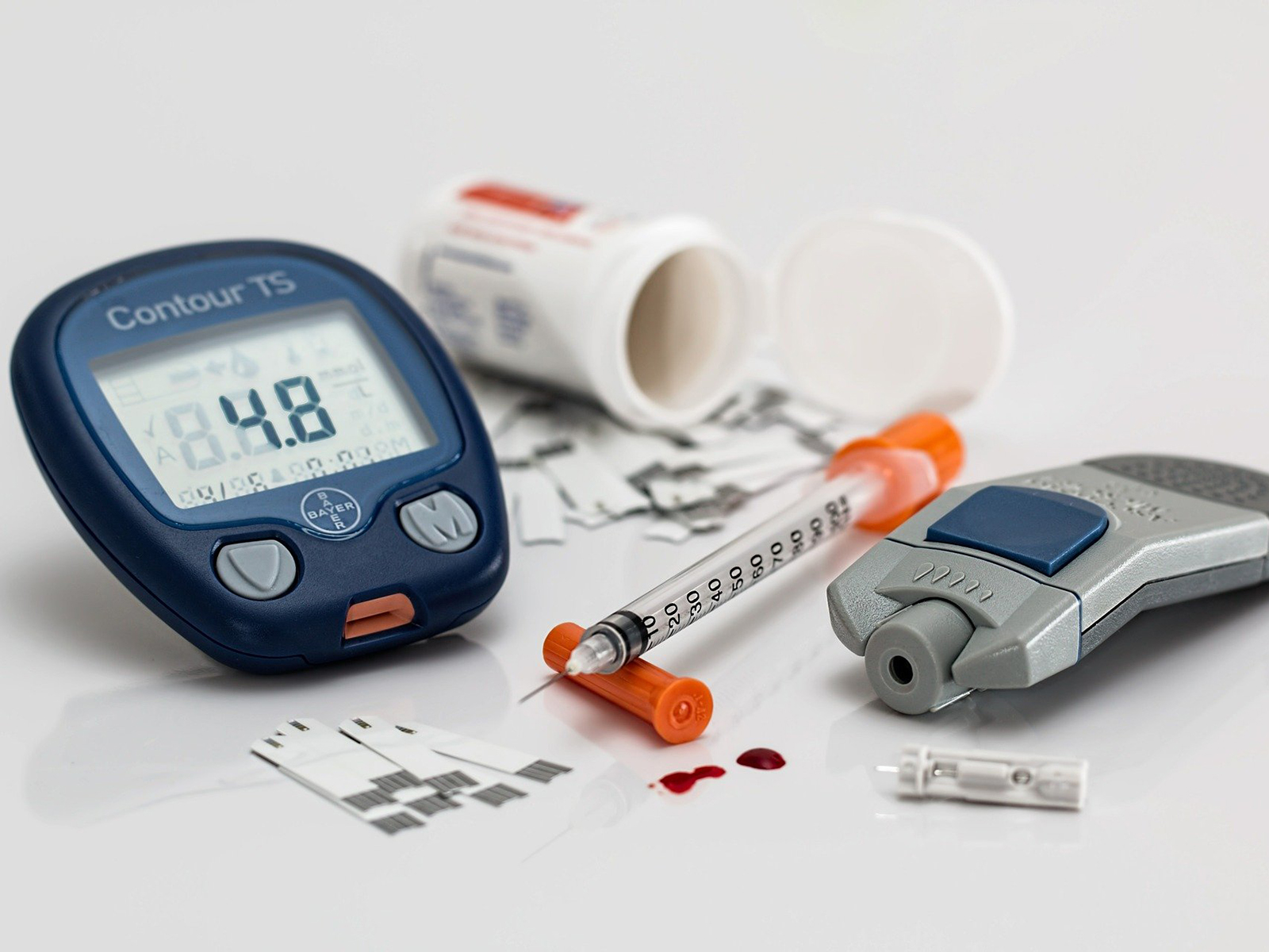 How does diabetes affect oral health?